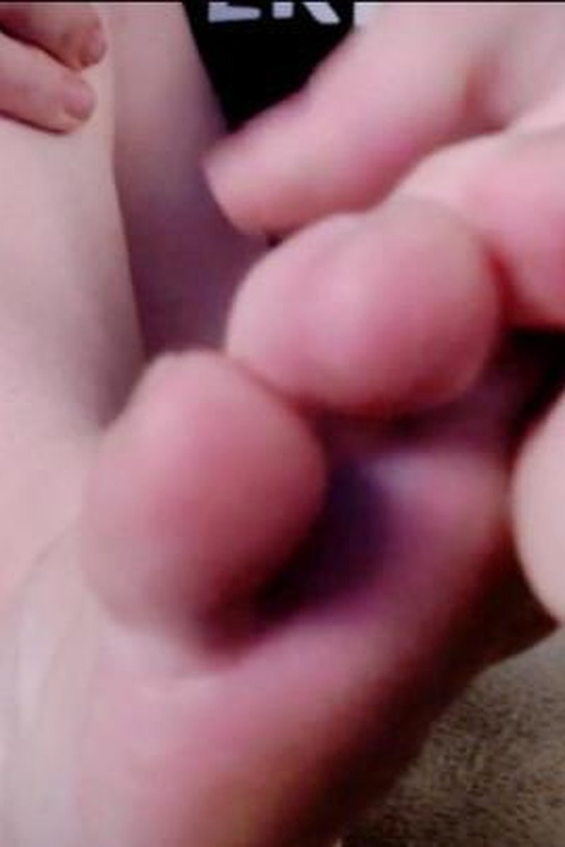 Toe Cracking - Screenshot 1 of 4 - Foot Fetish