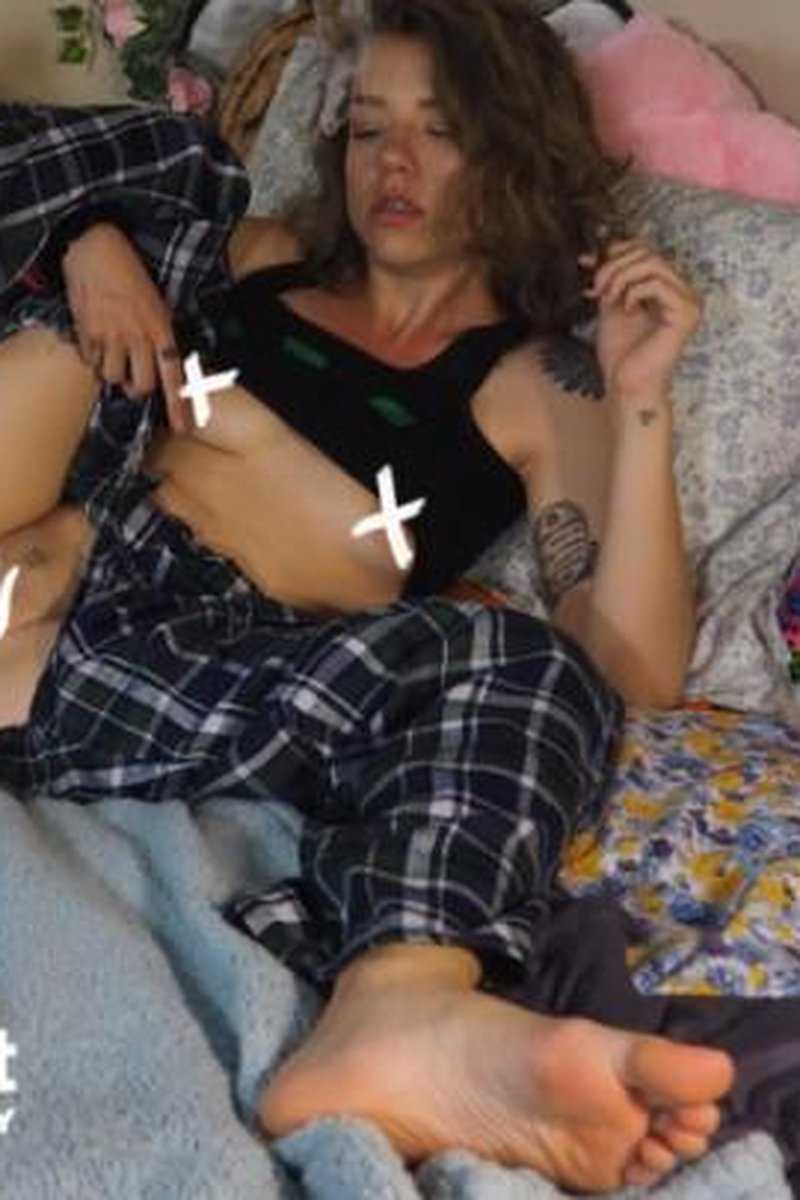 Tentacle, Hitachi, And A Blunt - Screenshot 1 of 4 - Babes