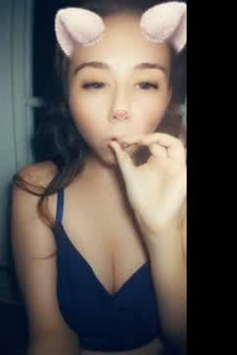Angelic Jada Premium Snapchat 420 Smoking Fetish Compilation - Screenshot 1 of 4 - 420 Smoking