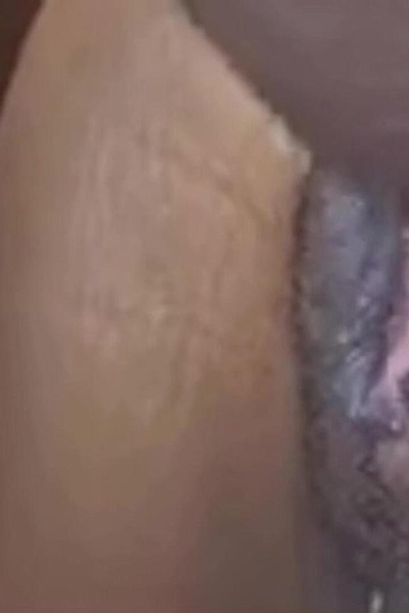 TP-ebonypussyplay-ebony-babe-get-fucked-by-big-machine-dildo