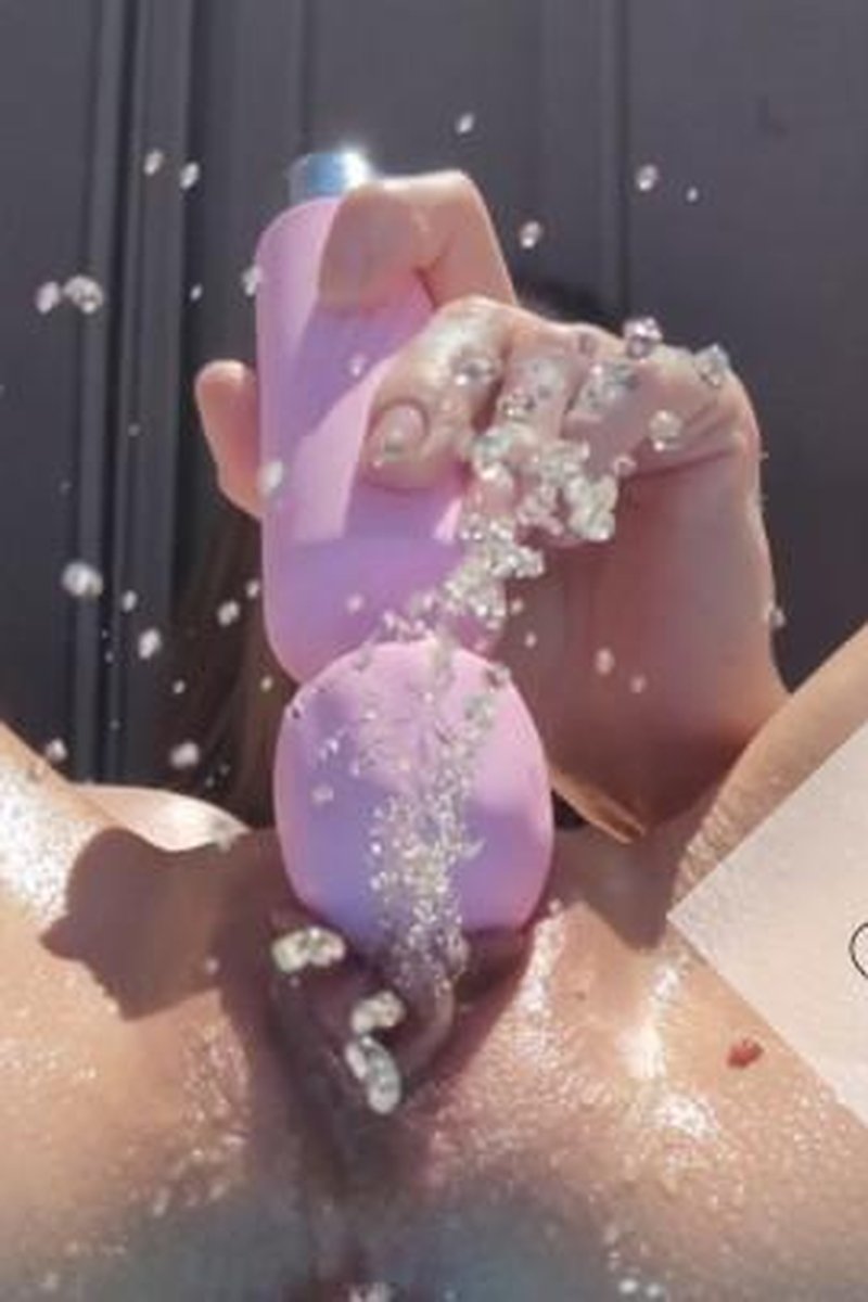 Squirting Outside - Screenshot 1 of 4 - Anal