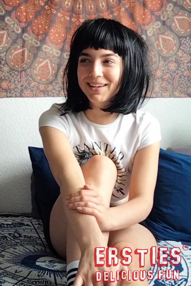 Interview with Luna B - Screenshot 1 of 4 - European