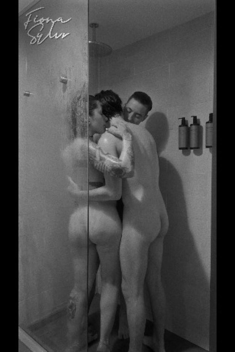 Shower Threeway - Screenshot 1 of 4 - Ass Fetish
