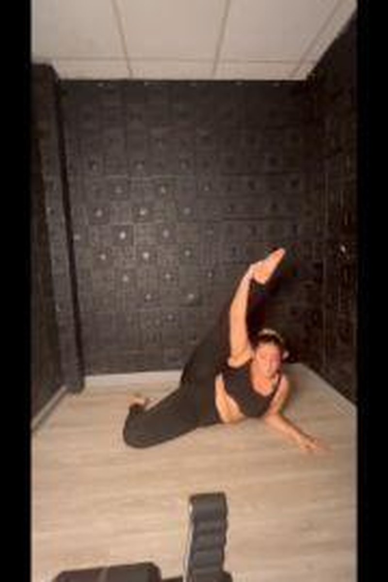 Flexible Dancing BBW - Screenshot 1 of 4 - BBW