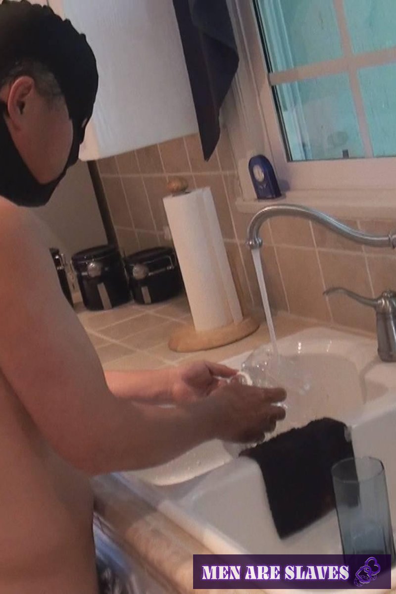 #301 - His Owners Aren't Pleased - Screenshot 1 of 4 - Slapping