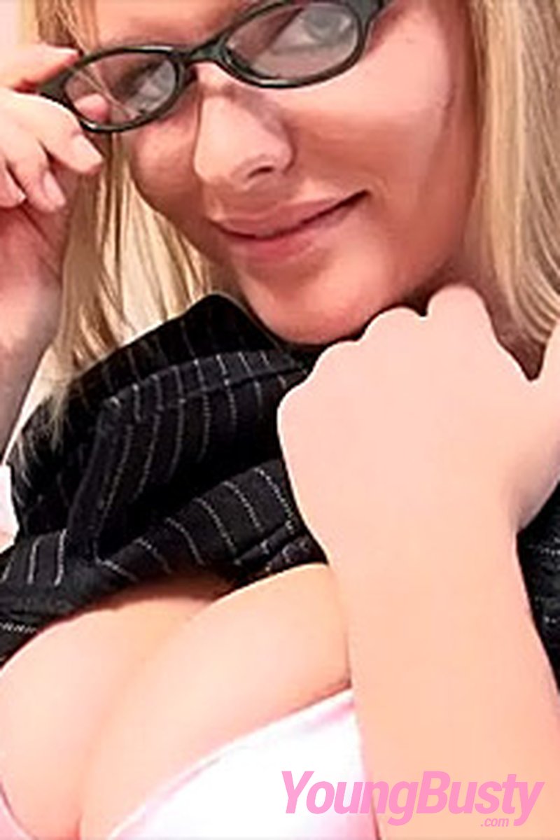 Charley - Screenshot 1 of 4 - Blond Hair