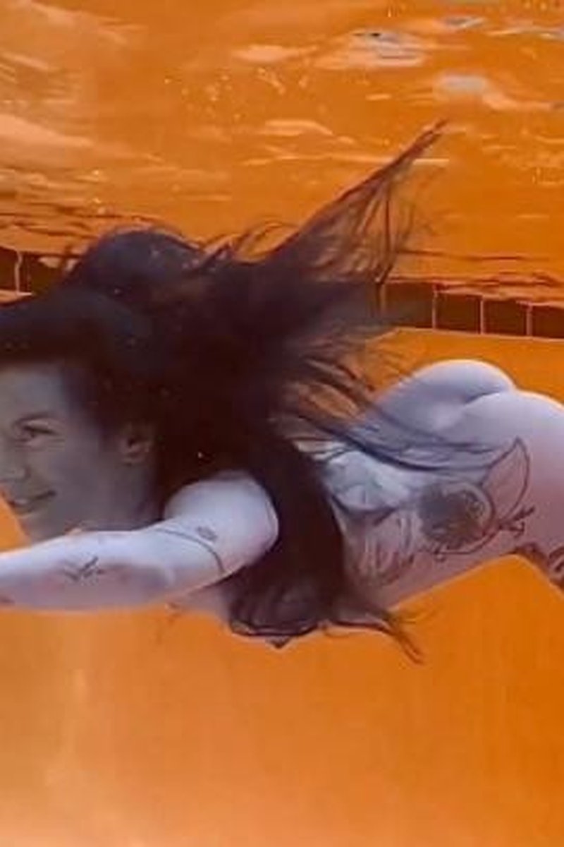 Naked Outer Space Adventure - Screenshot 1 of 4 - Pool