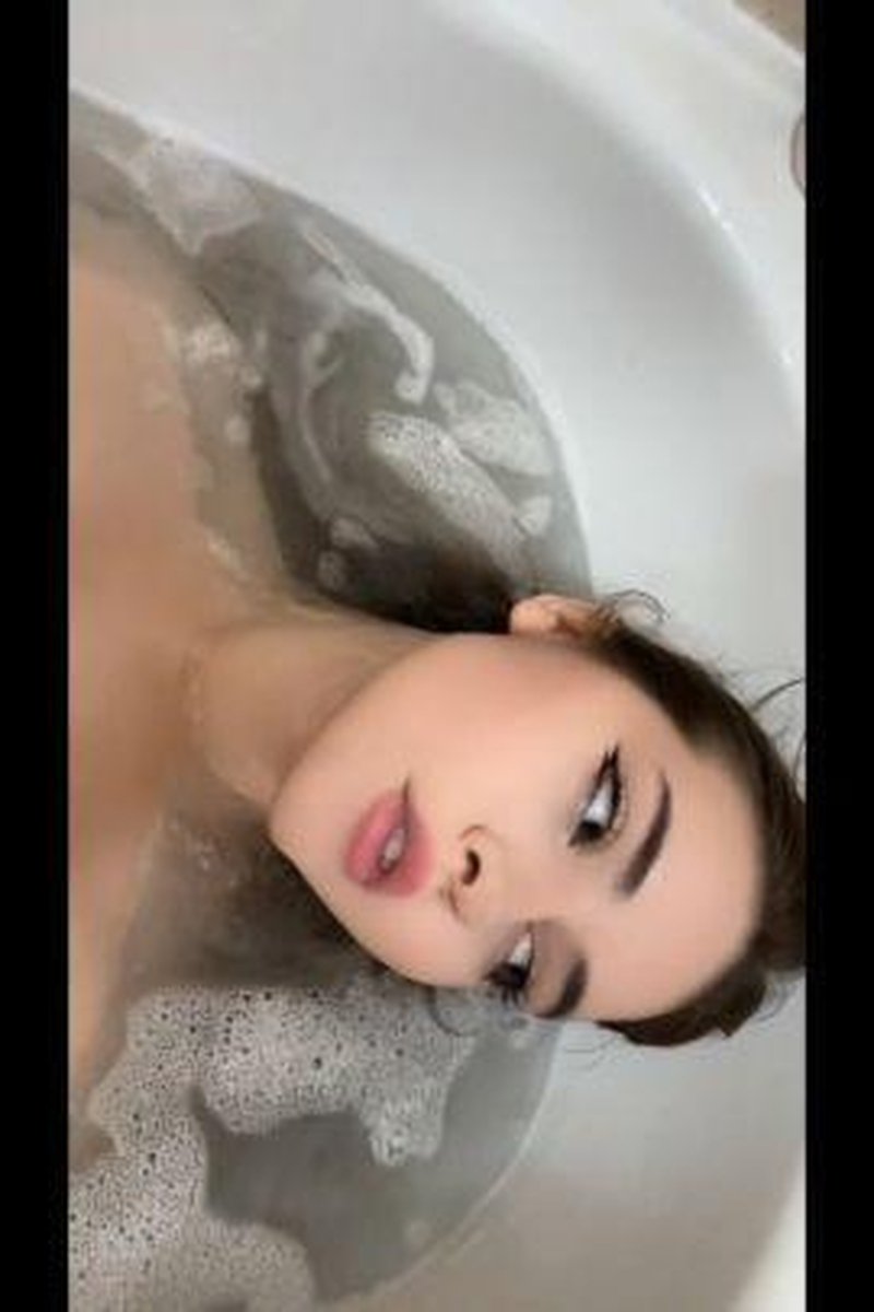 Taking A Bath - Screenshot 1 of 4 - Ass Fetish