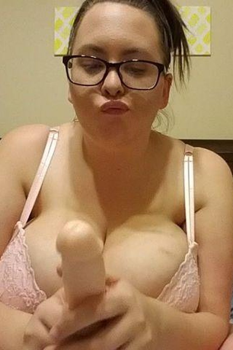 1st Deepthroating Attempts - Screenshot 1 of 4 - Deepthroat
