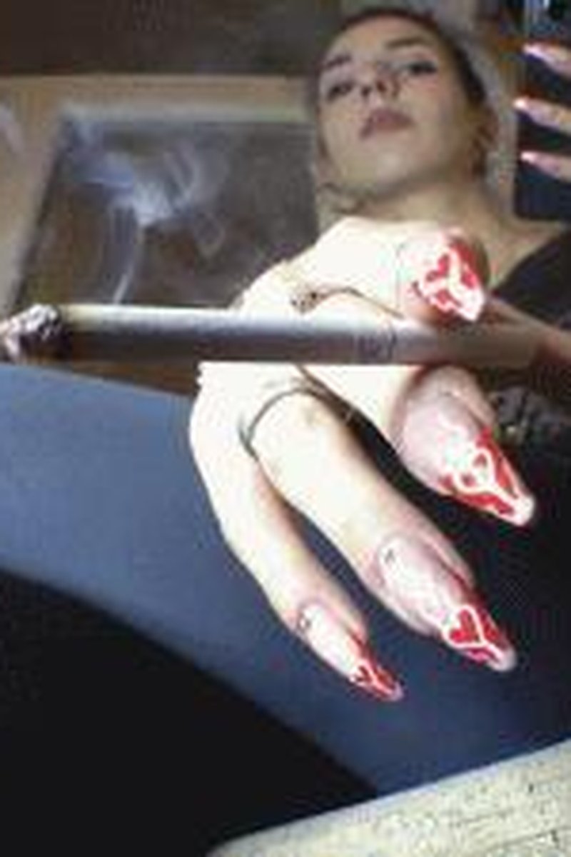 Cigarette Break - Screenshot 1 of 4 - Cigarette Dangling