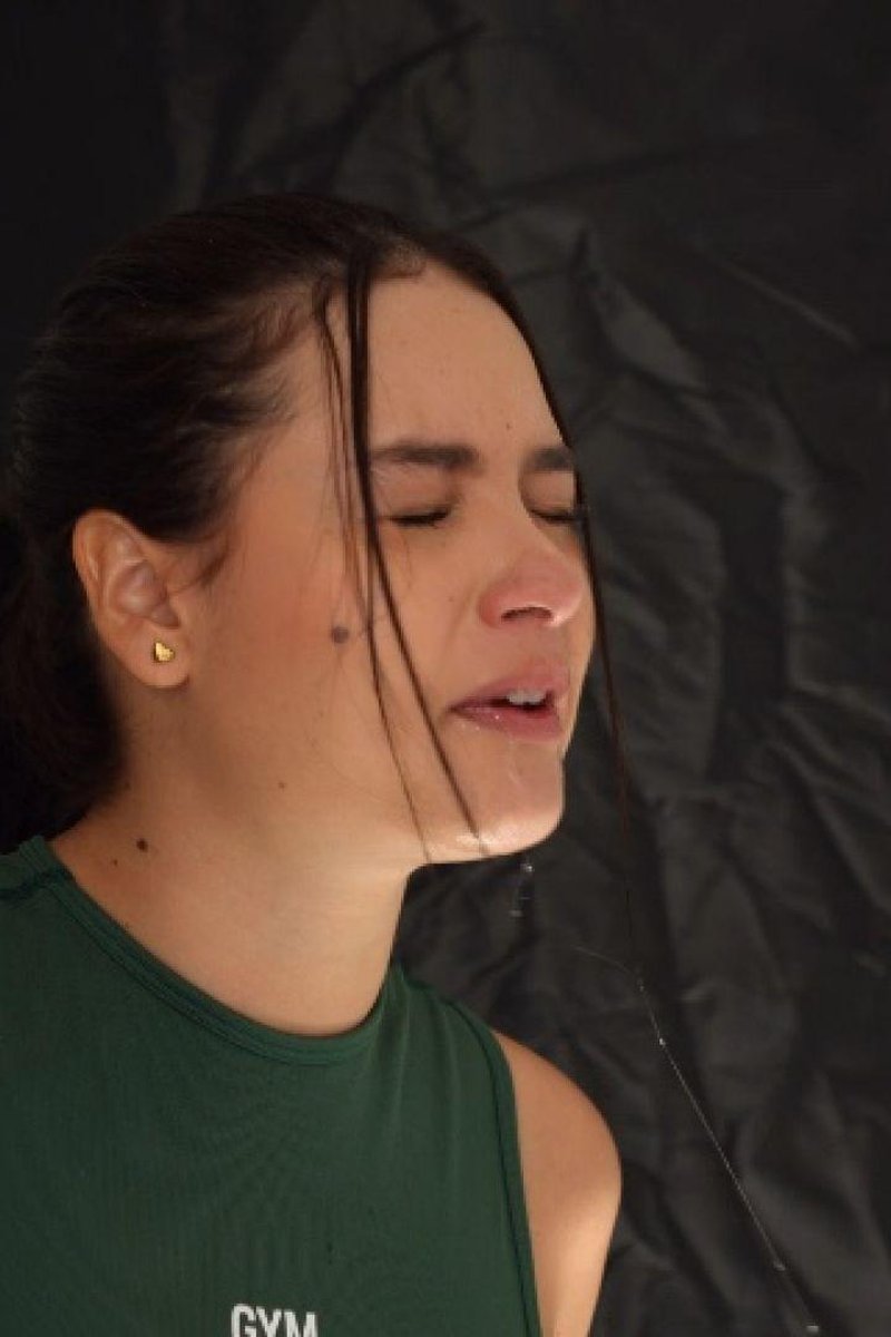 Spraying Sneezes - Screenshot 1 of 4 - Babes