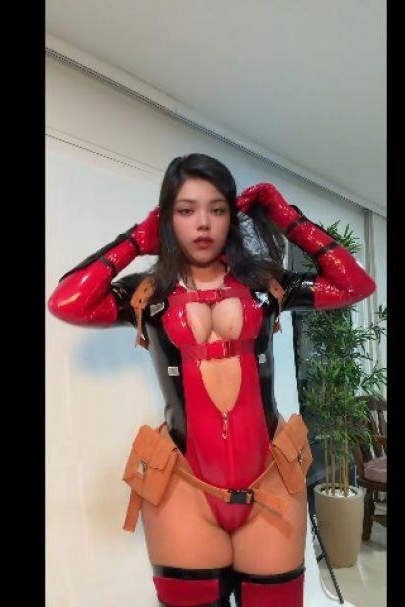 Deadpool Cosplay - Screenshot 1 of 4 - Alternative Girl