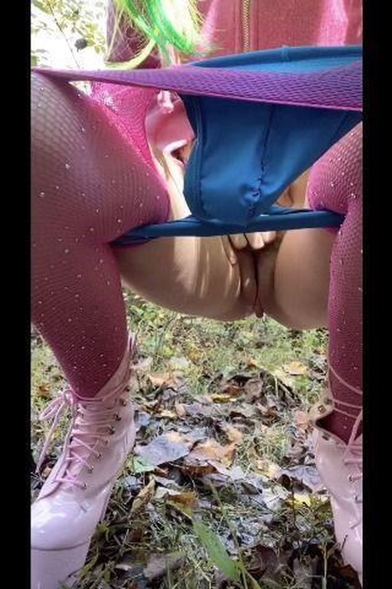 Peeing Compilation - Screenshot 1 of 4 - Doggystyle