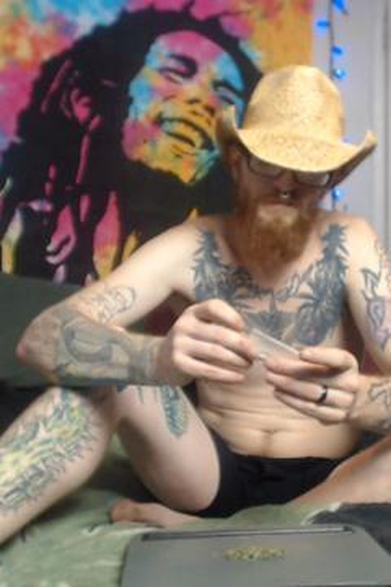 Smoking Fetish 420 - Screenshot 1 of 4 - Drgreenthumbxxx