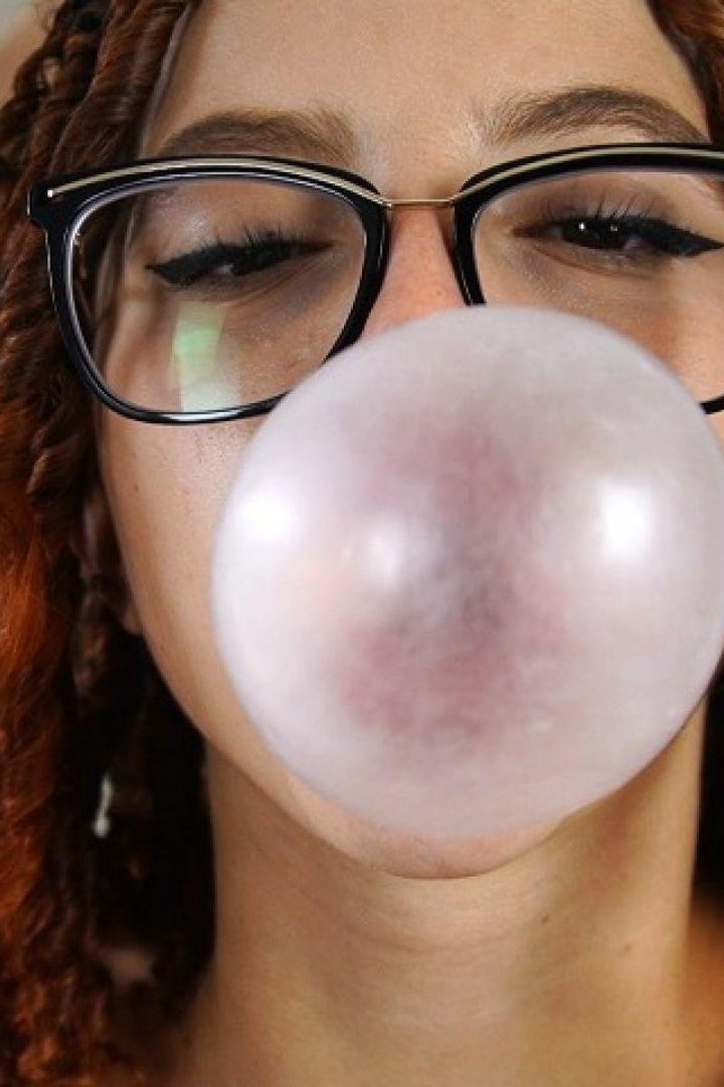 Bubblegum Chewing - Screenshot 1 of 4 - Braces