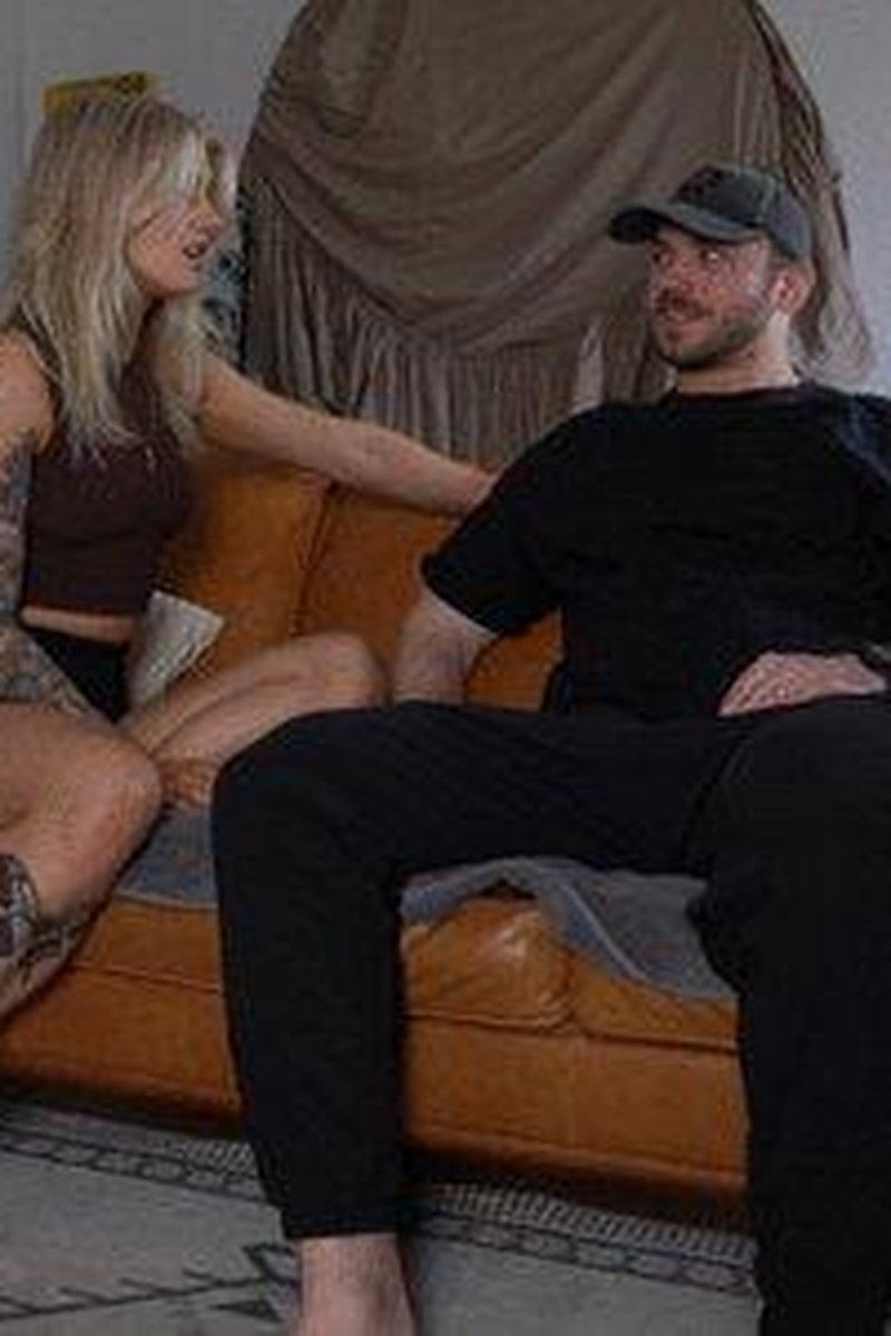 Bombshell Handjob - Screenshot 1 of 4 - Amateur