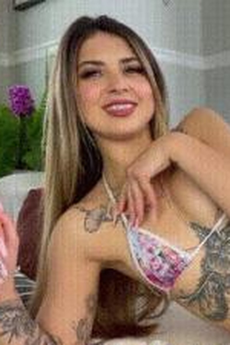 Stroke Her Away! - Screenshot 1 of 4 - Captive