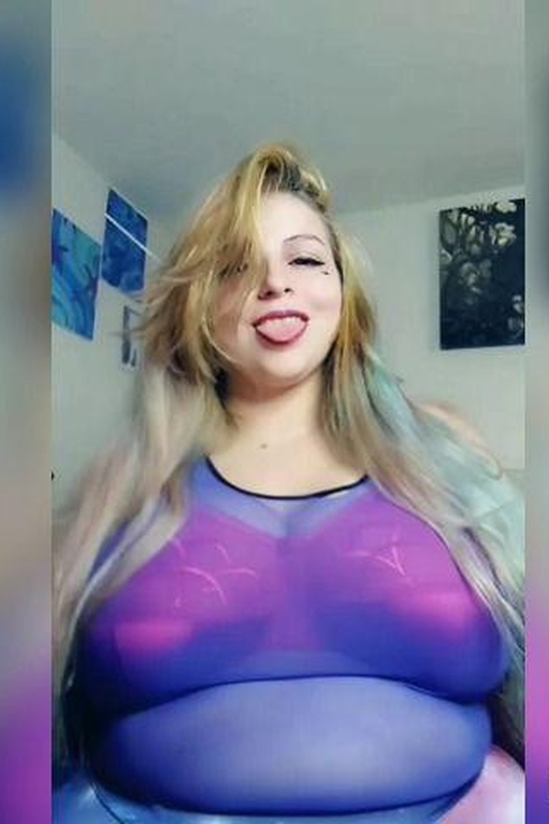 Tit Tease Comp - Screenshot 1 of 4 - BBW