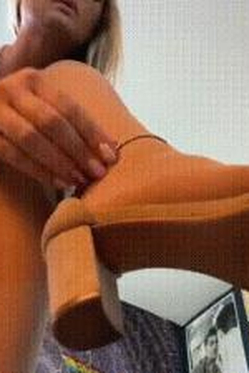 Dangling Heels - Screenshot 1 of 4 - Foot Fetish