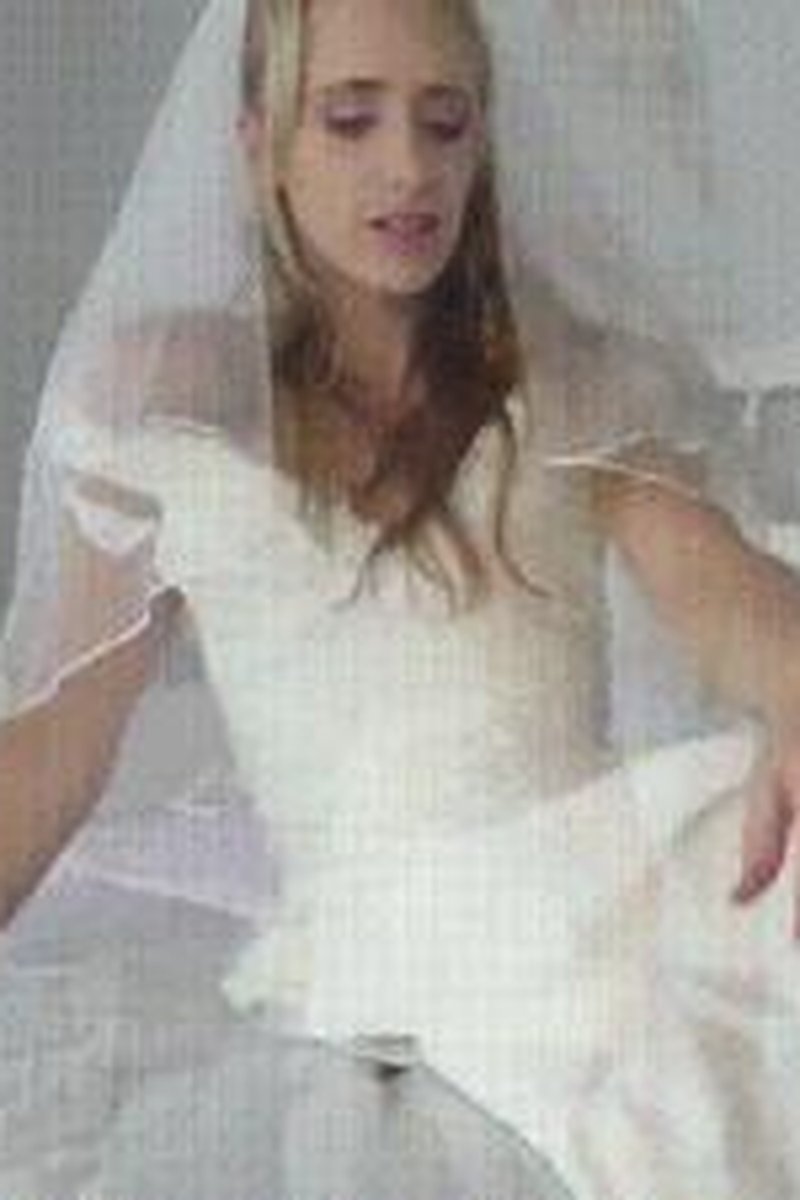 Bride Fucks Best Man On Wedding Day - Screenshot 1 of 4 - Bride