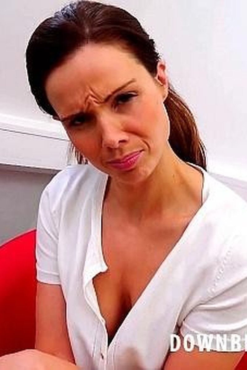 Fiona Jane - Screenshot 1 of 4 - Downblouse