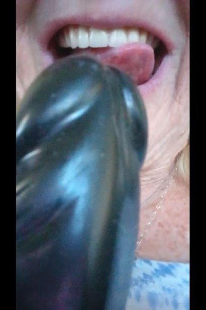 BBC Suck - Screenshot 1 of 4 - BBC Dildo