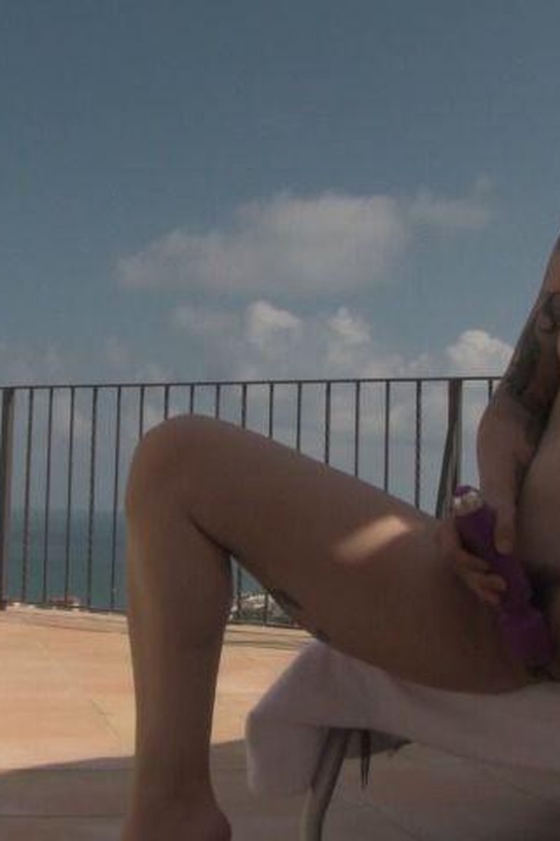 Balcony 'Bating - Screenshot 1 of 4 - Masturbation