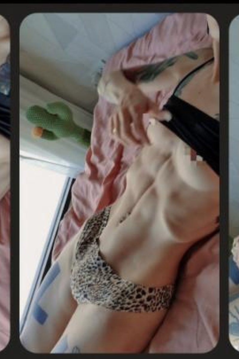 Abs Cubes Flexing Muscles - Screenshot 1 of 4 - Amateur