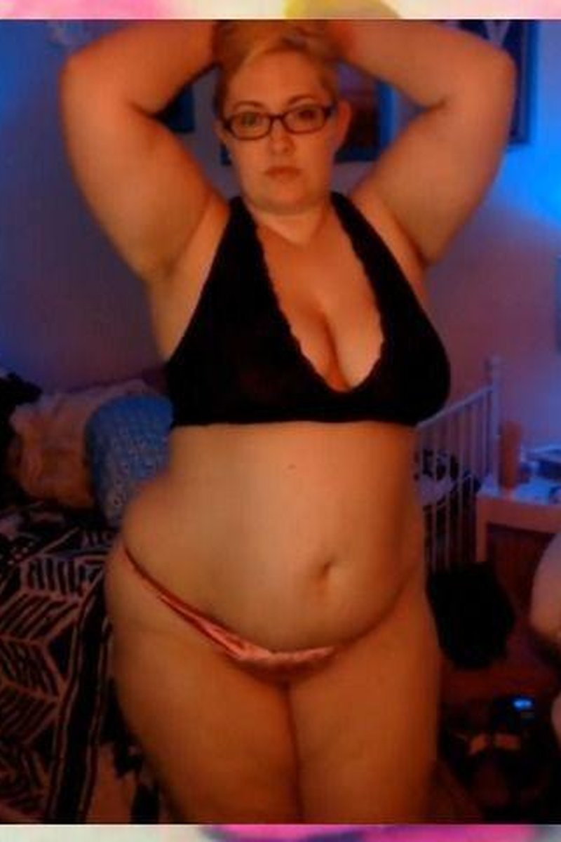 Dancing Blonde Webcam - Screenshot 1 of 4 - BBW