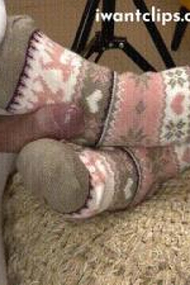 Winter Socks - Screenshot 1 of 4 - Cum On Body