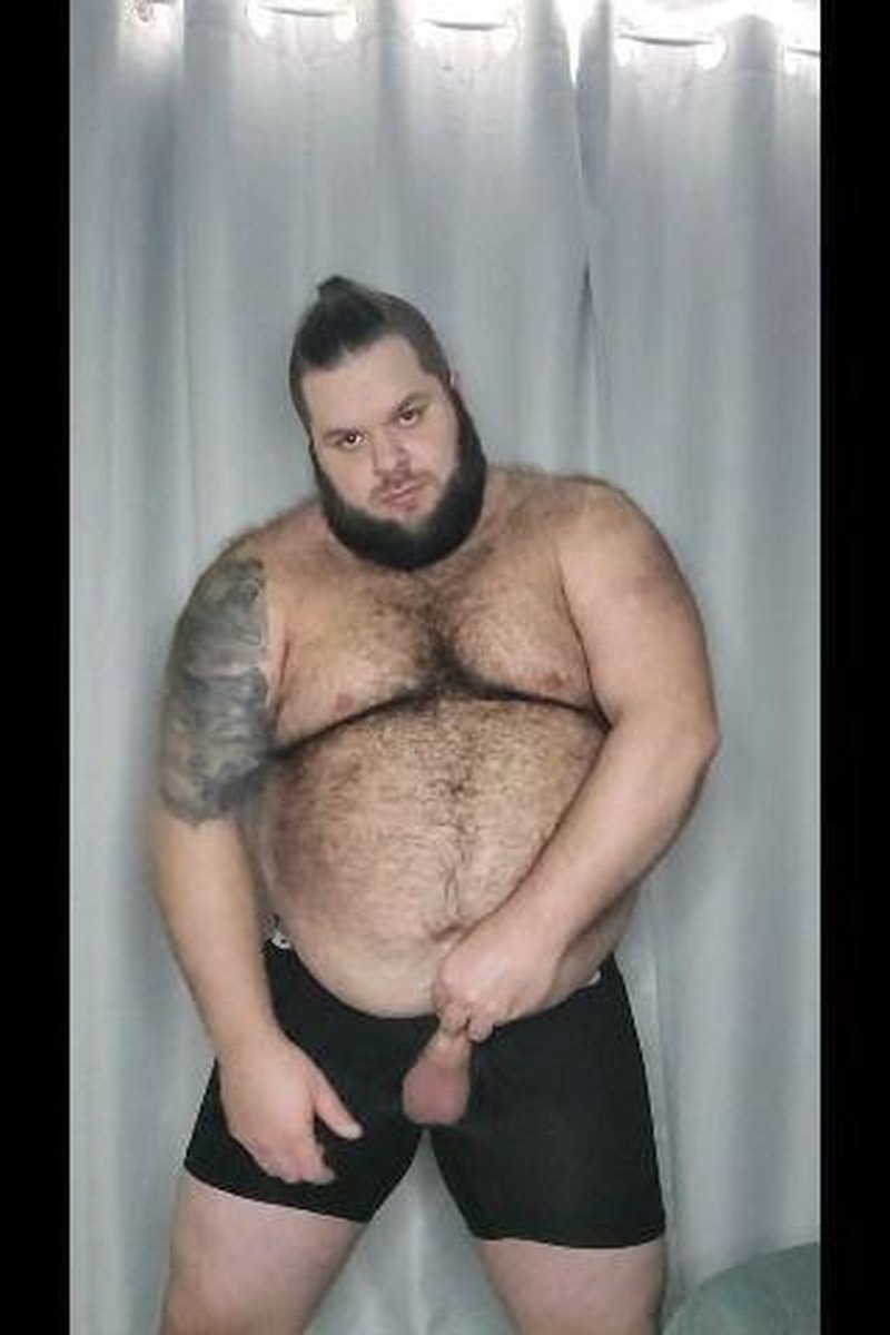 Burly Bear Striptease - Screenshot 1 of 4 - Amateur