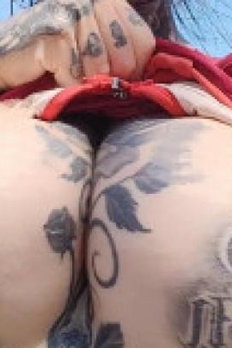 Public Flashing - Screenshot 1 of 4 - Outdoors