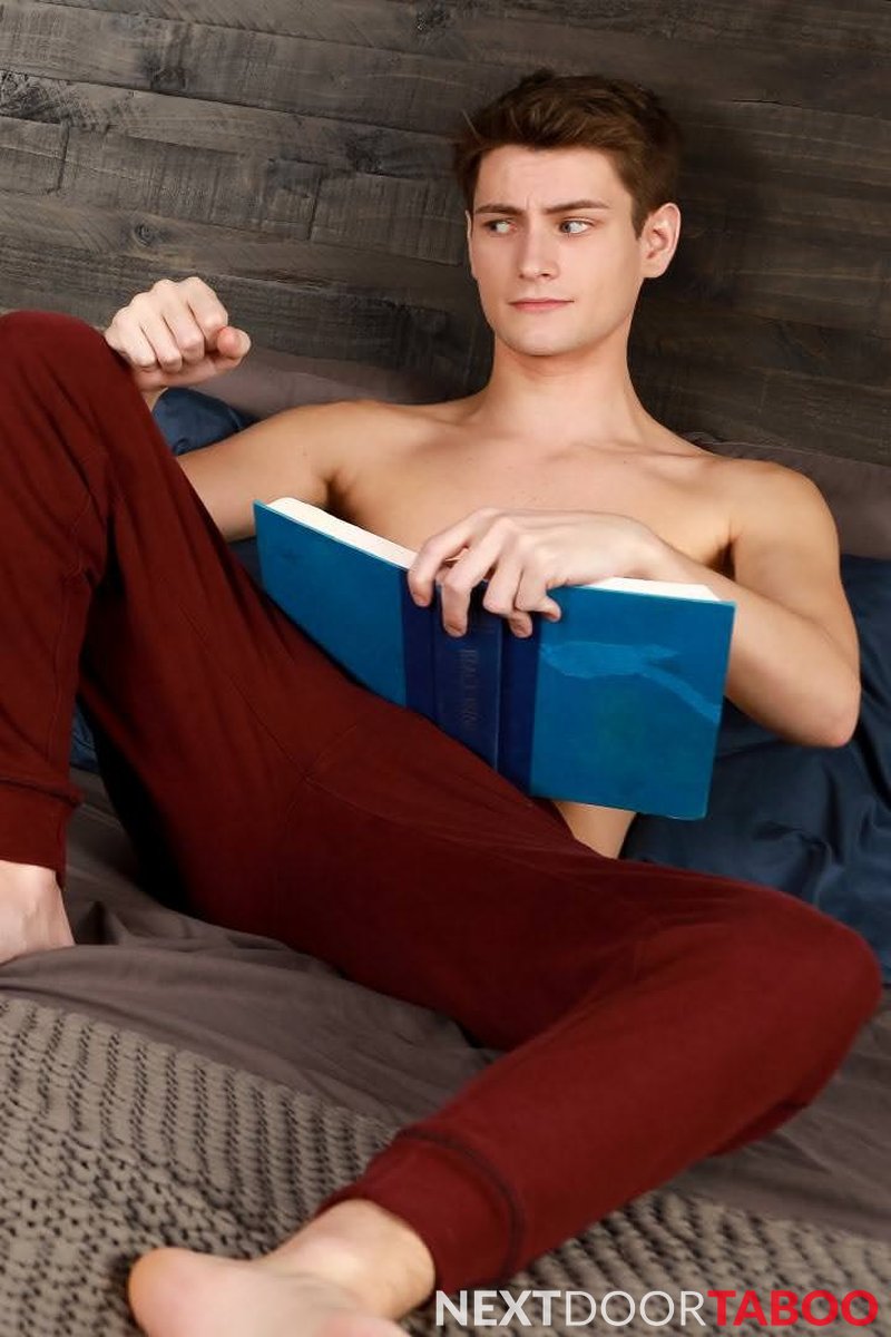 Sharing the Bed - Screenshot 1 of 4 - Amateur