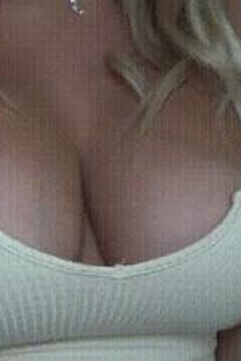 Nikki Brooks Marital Shrinkage (1080-HD) - Screenshot 1 of 4 - Ass Smothering