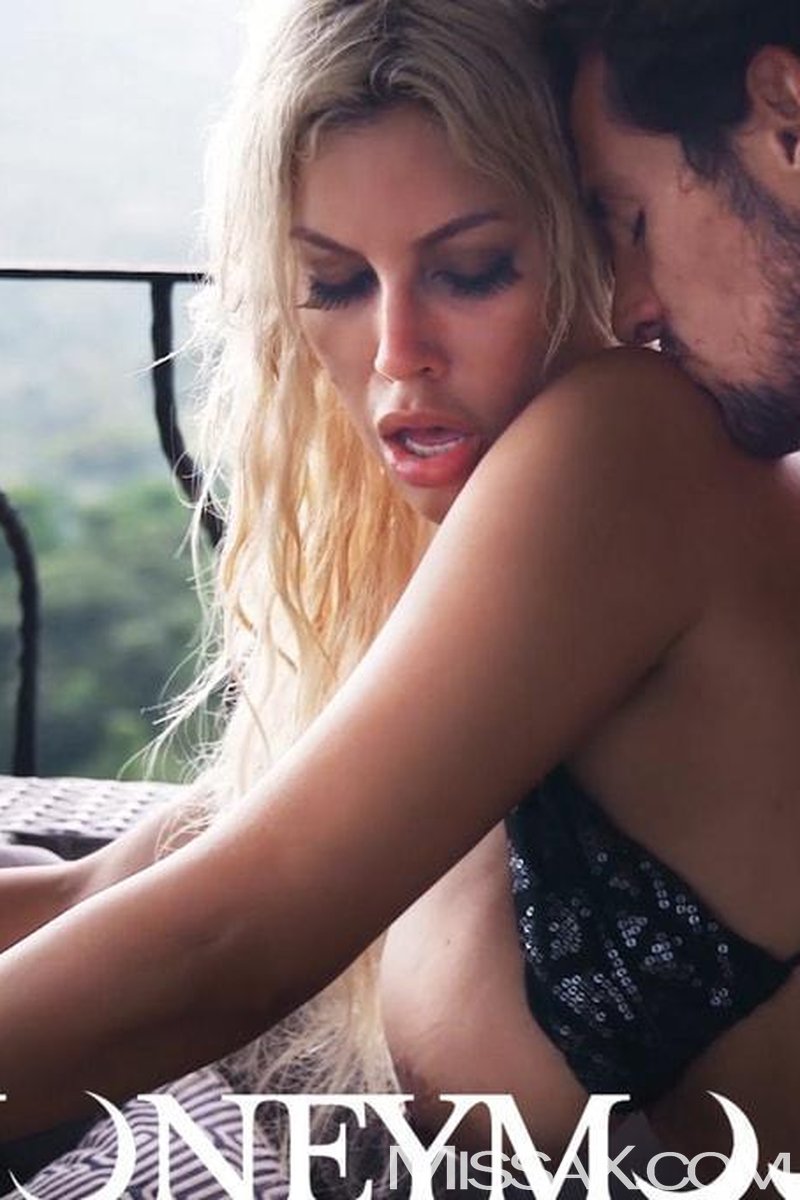 Honeymoon Pt.3 - Screenshot 1 of 4 - Blond Hair