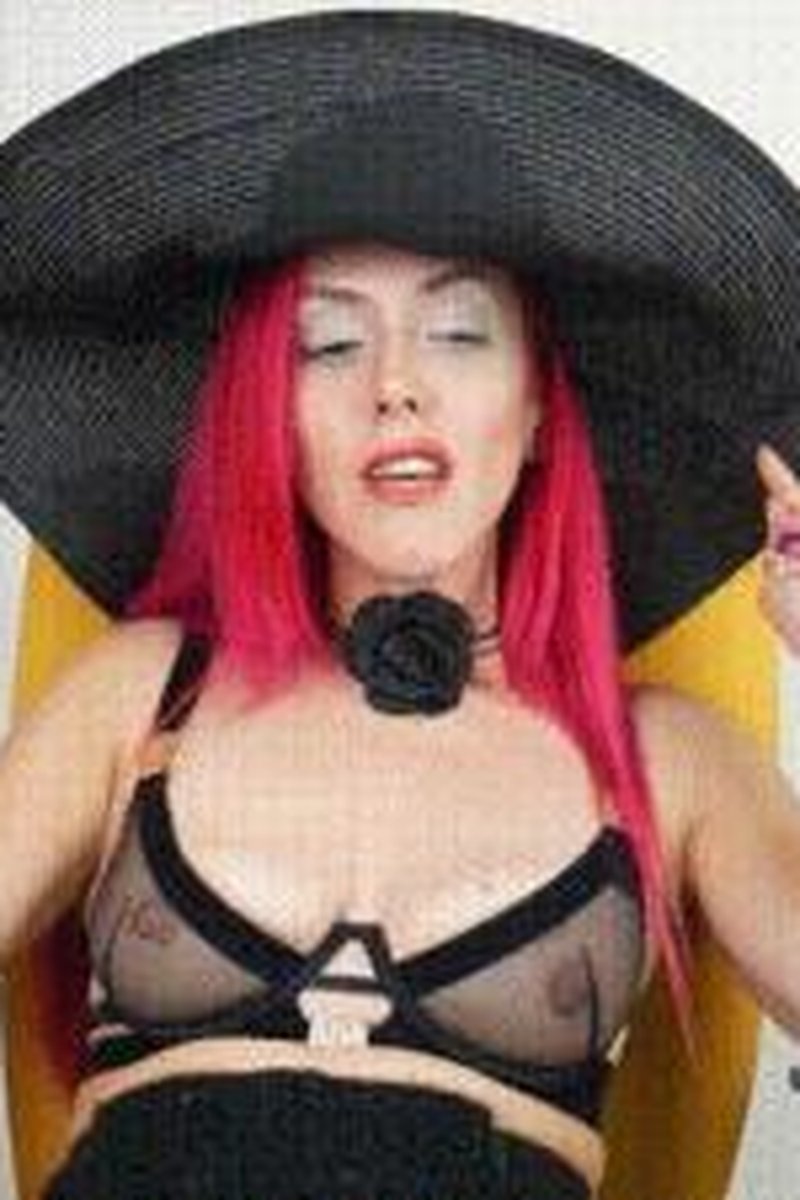 The Kingdom Of Sluttiness (Custom) - Screenshot 1 of 4 - Ass To Mouth