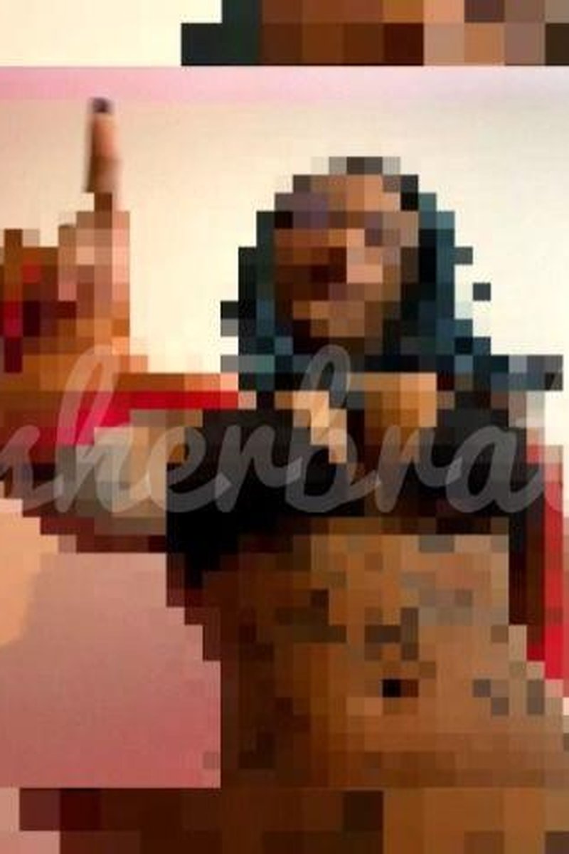 Topless Bouncing Pixels - Screenshot 1 of 4 - Curvy