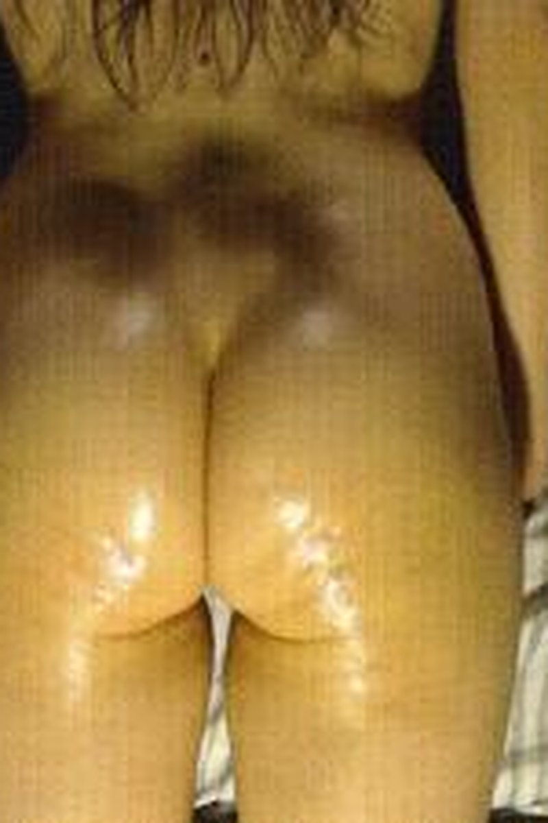 Oil Butt Flexing - Screenshot 1 of 4 - Ass Worship