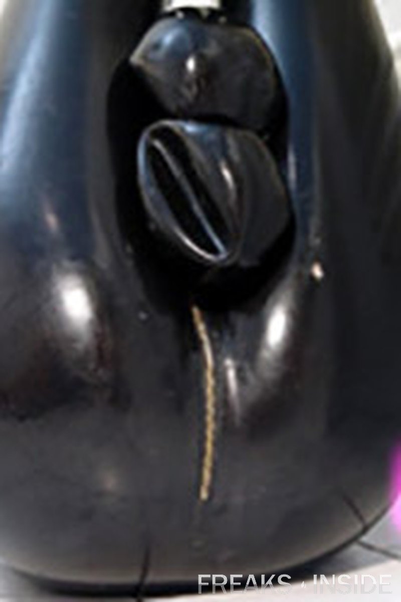 Water Games - Screenshot 1 of 4 - Bondage