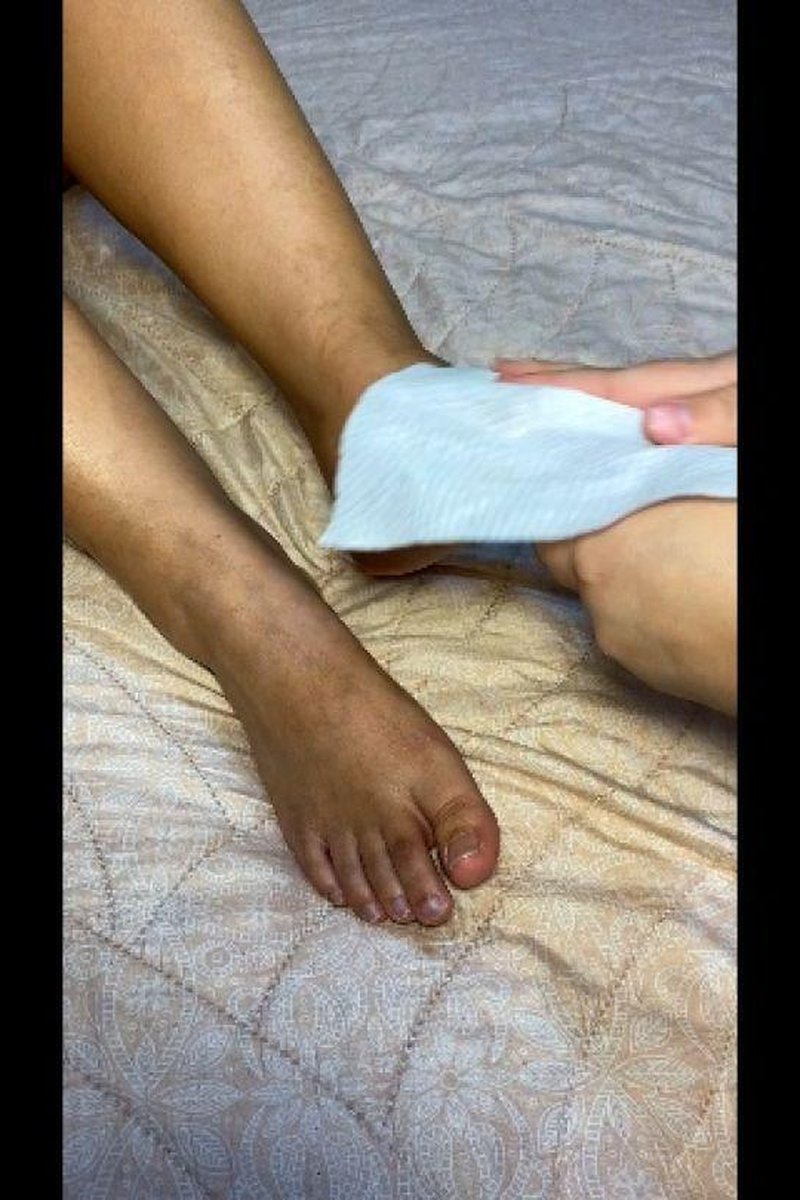 TP-manyvidsrebecahernandez-i-gently-clean-her-feet-with-a-washcloth