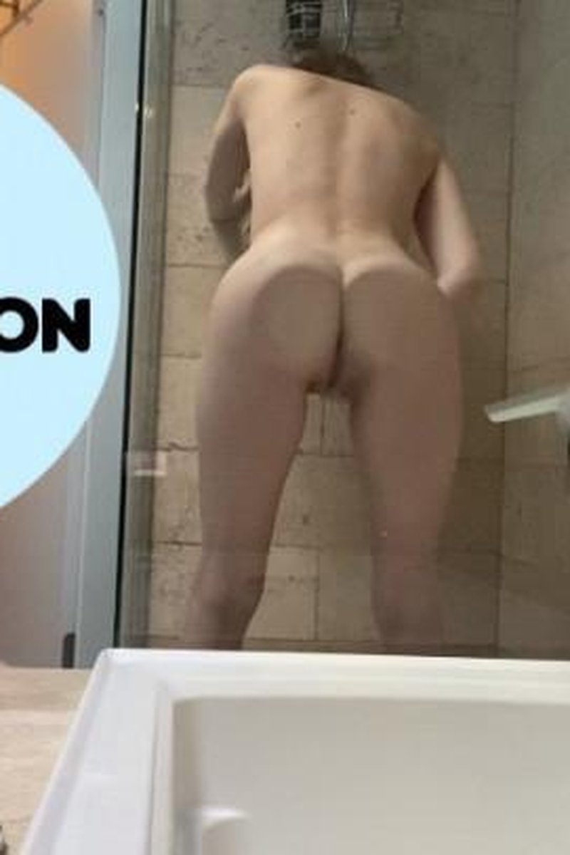 Jan Pee Compilation - Screenshot 1 of 4 - Golden Shower