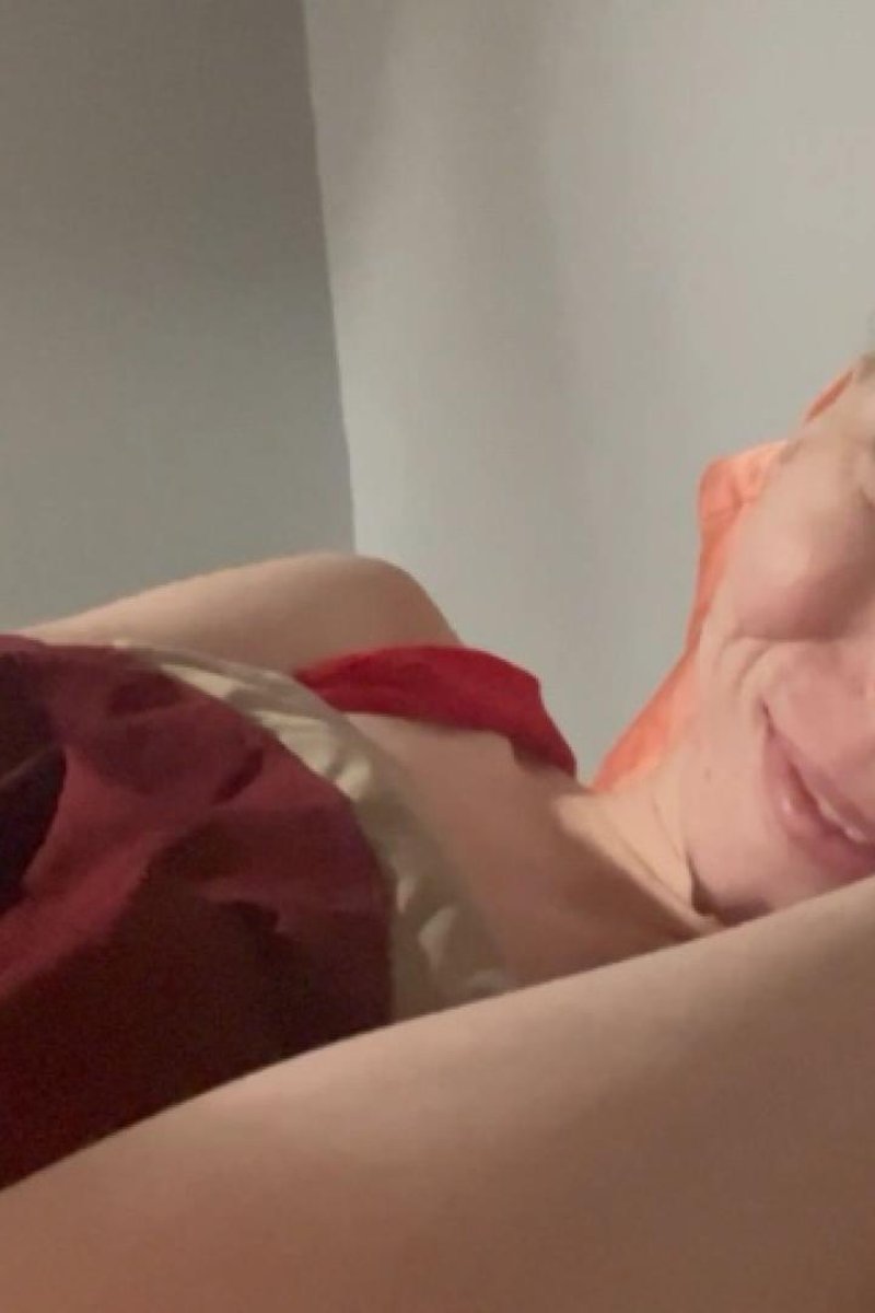 Tiny White Dick Rating N Worship - Screenshot 1 of 4 - Bitch