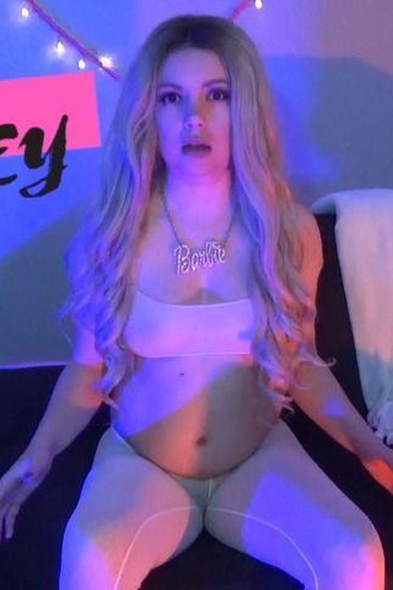 Dolly Trigger Word - Screenshot 1 of 4 - Cosplay