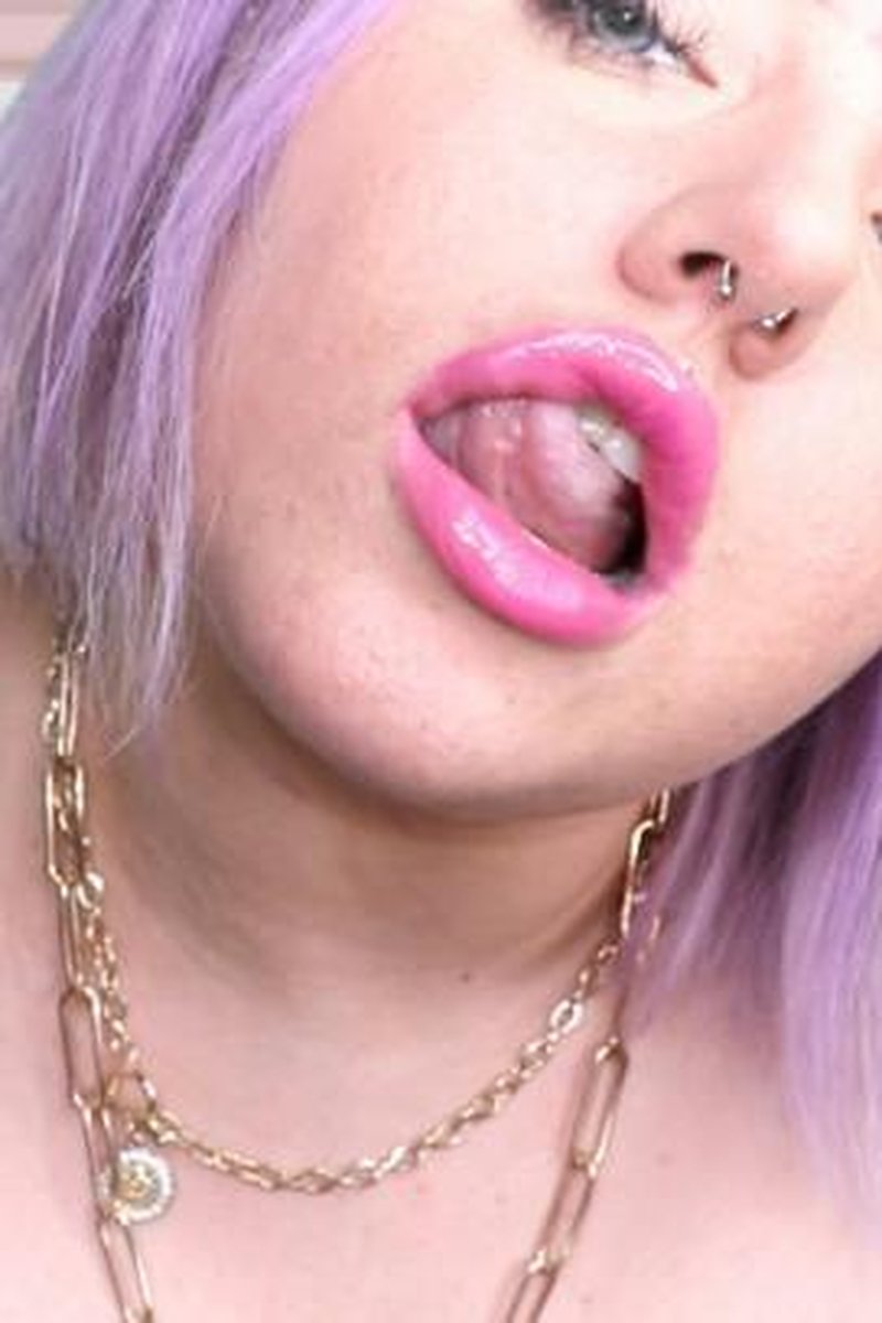 Obsessed - Screenshot 1 of 4 - Bitch