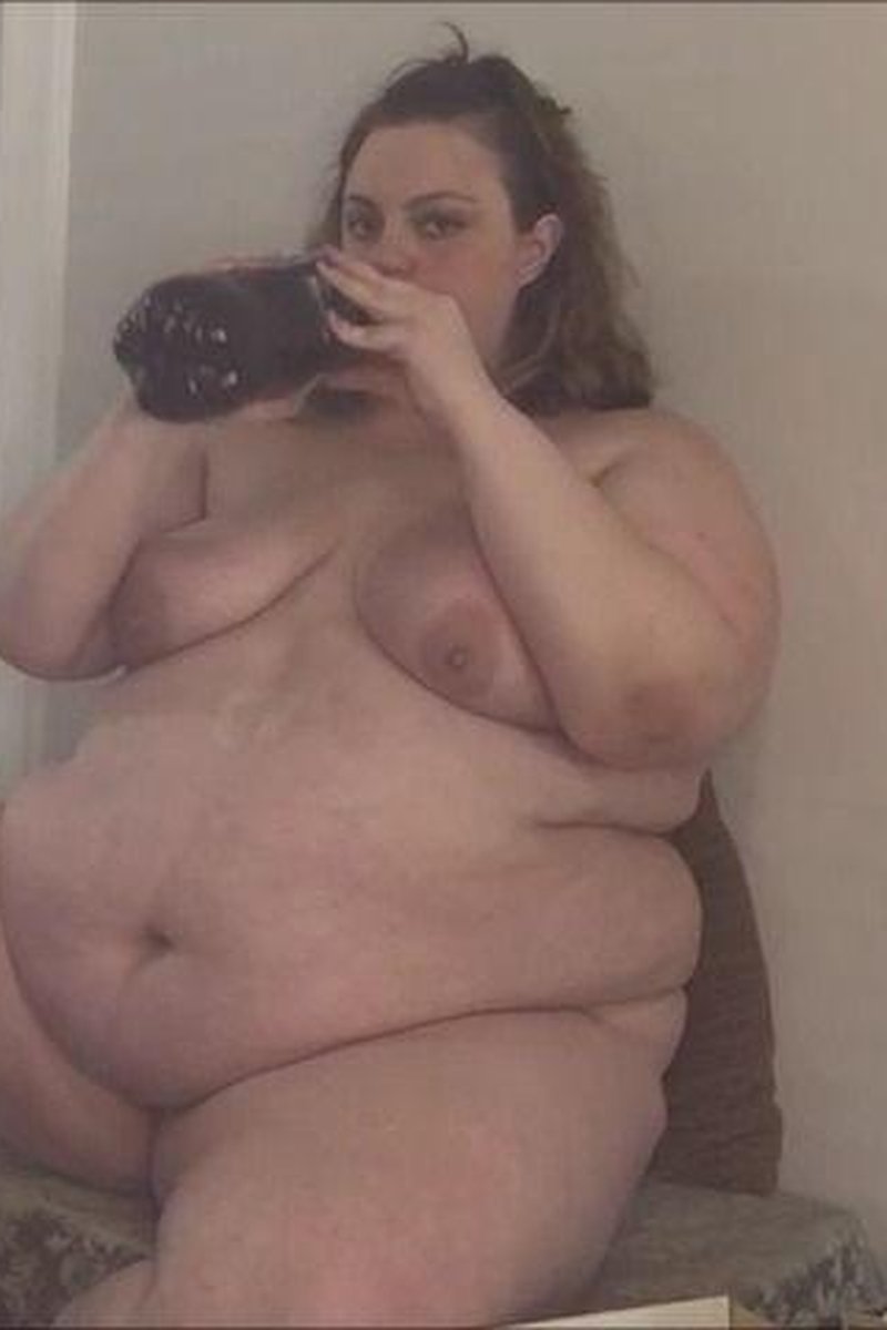 Nude Stuffing - Screenshot 1 of 4 - Bloated Belly