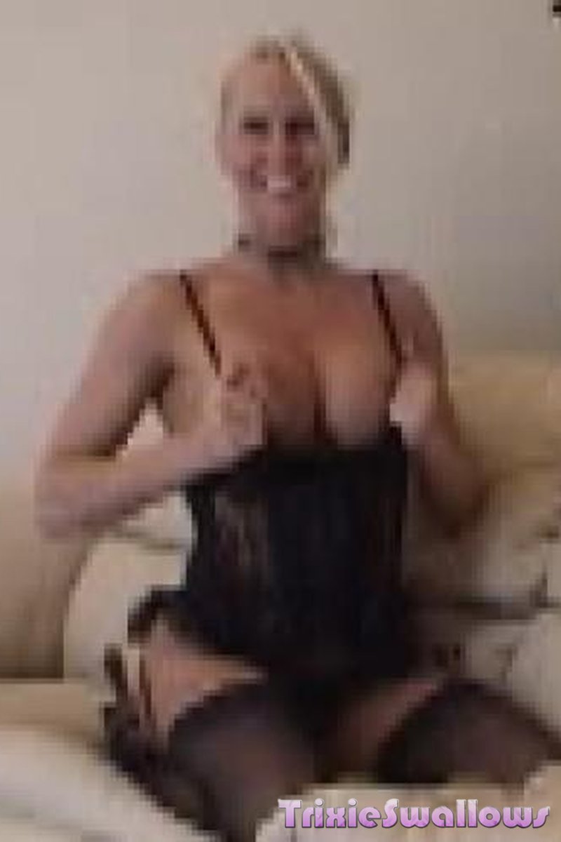 Business Class - Screenshot 1 of 4 - Blowjob