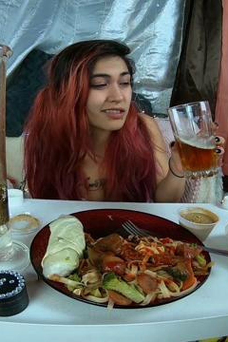 Vegan Thai Food Mukbang - Screenshot 1 of 4 - Muk Bang