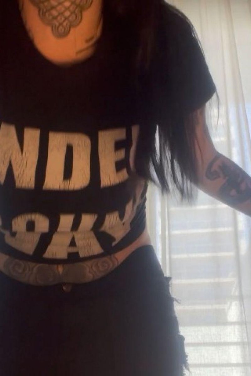 Emogurl - Screenshot 1 of 4 - Babes