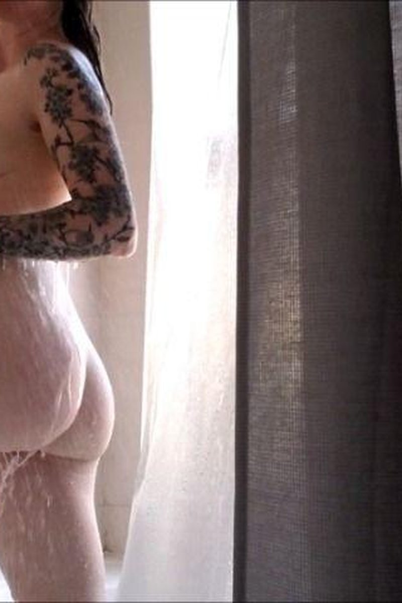 Showering - Screenshot 1 of 4 - Ass Fetish