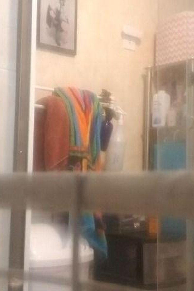 Hidden Camera Shower - Screenshot 1 of 4 - Bbwssbbw